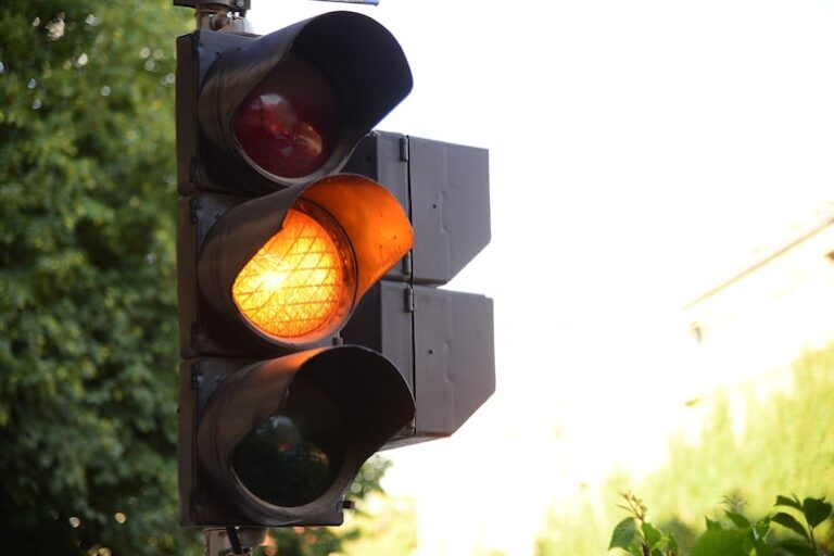 Caos en Asunción: lluvias, raudales, semáforos descompuestos y congestión.