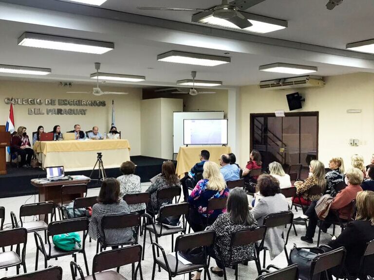 Colegio de Escribanos critica la creación del Consejo de Notarios.