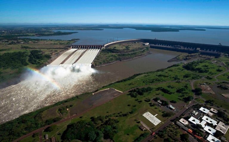 Congreso de Brasil valida denuncias sobre gastos socioambientales en Itaipú.