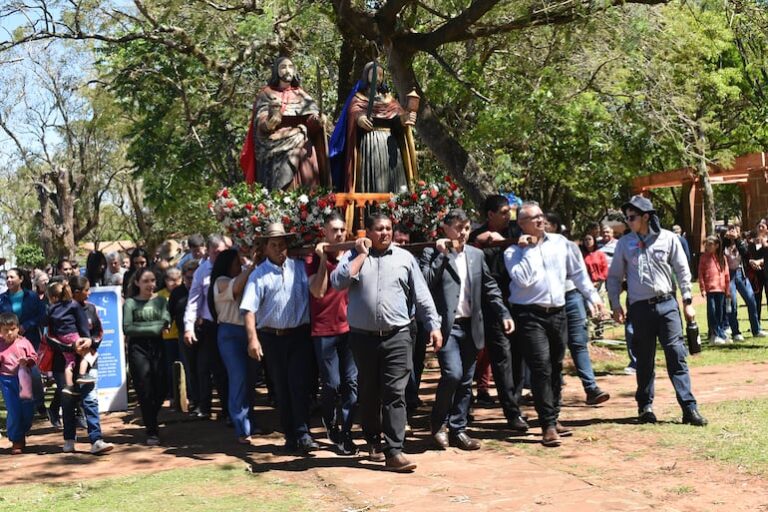 Conmemoran el día de los santos Cosme y Damián.