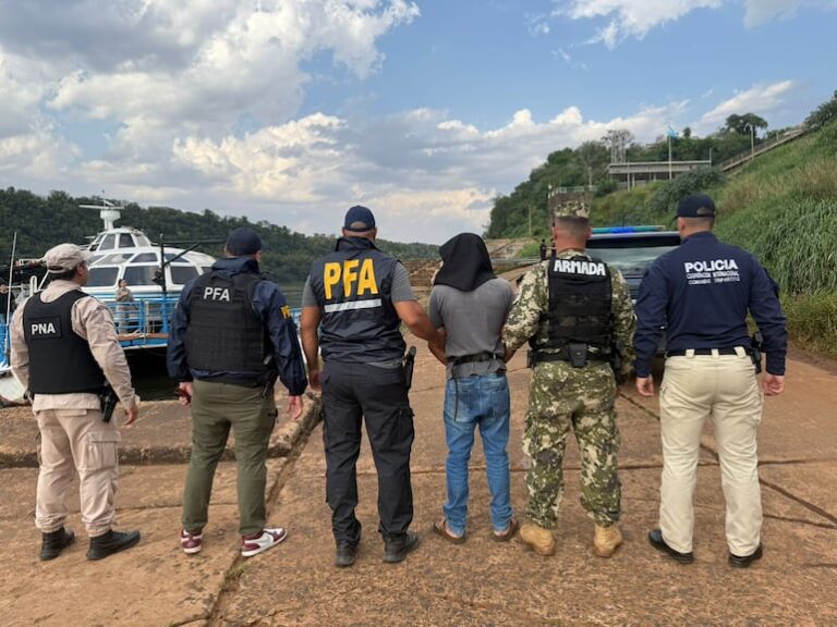 Detenido argentino por asesinato de suboficial y gomero.