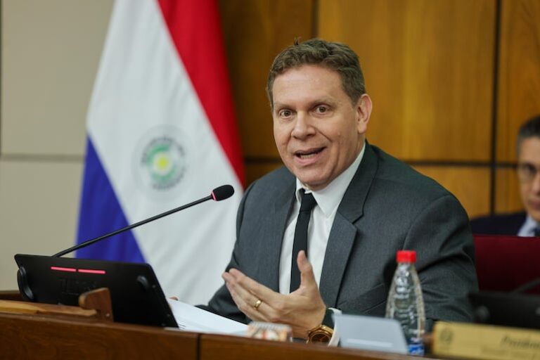Eddie Jara responde denuncias sobre desvinculación de mujeres en Petropar.