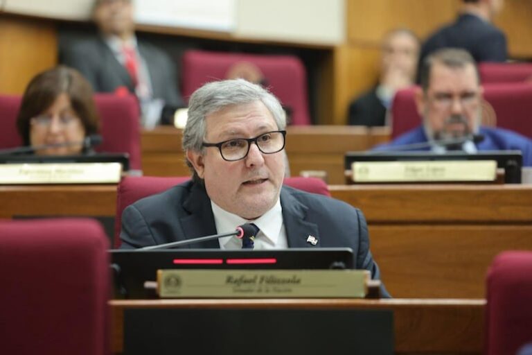 El Presidente debe aclarar el origen de dólares perdidos.