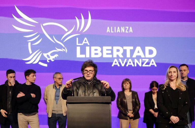 El peso y las acciones argentinas colapsan después del triunfo electoral del peronismo