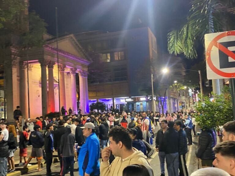 Festejo albirrojo se repitió en el microcentro.