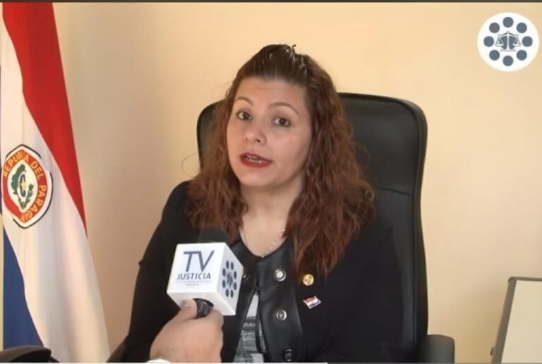 Jueza acusada en «mafia de los pagarés» denuncia fiscales.