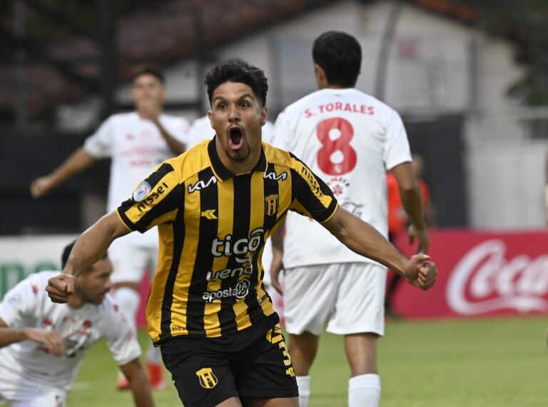 Guaraní asume el mando en el fútbol.