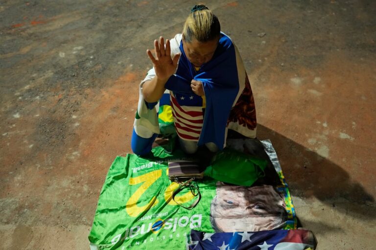La vigilia para Bolsonaro: «Nuestra única arma es la oración»