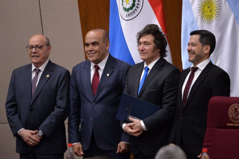 Latorre apaña censura y permite actitudes inaceptables.