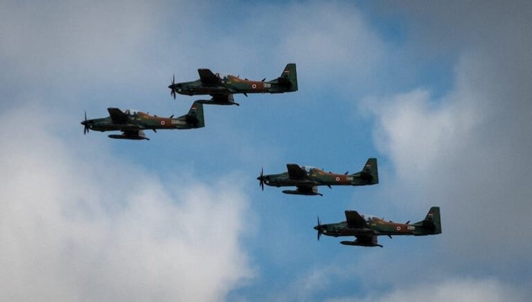 Latorre rechaza cambiar la ley sobre derribo de aviones.