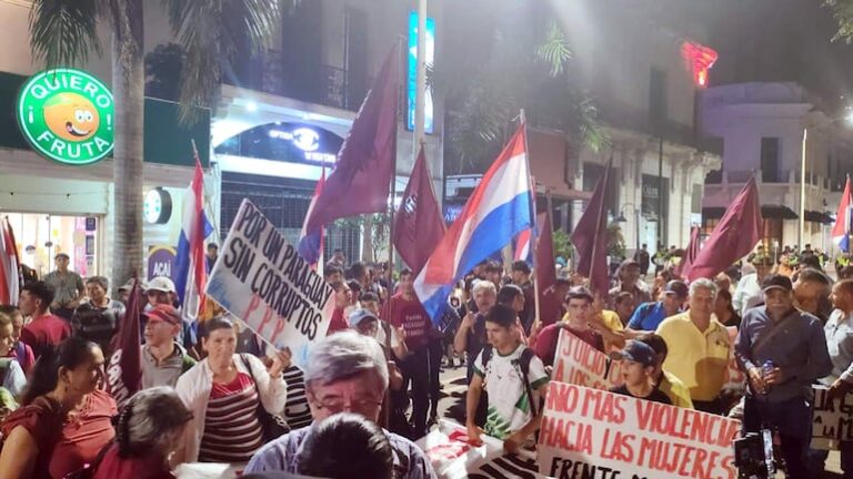 Líder político solicita movilización para combatir la corrupción estatal.