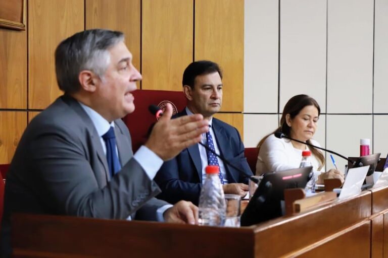 MEC solicita a DNCP levantar suspensión de impresión cuestionada.