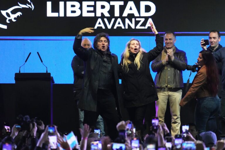 Milei afirma el voto libertario en un cierre de campaña de Srangellated
