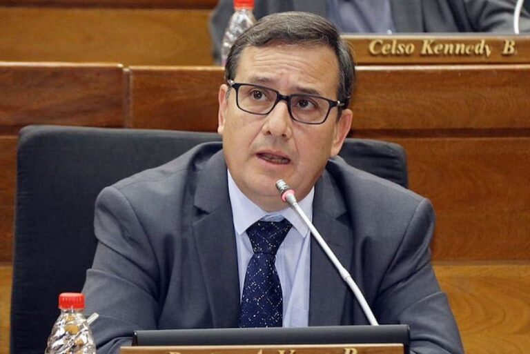 Pastor Vera Bejarano solicita debate sobre paridad electoral.