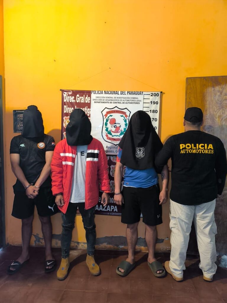 Policía desmantela grupo especializado en robos de autos.