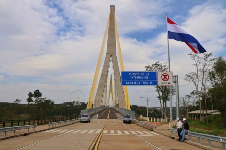 Proponen que Puente de la Integración sea exclusivo para camiones.