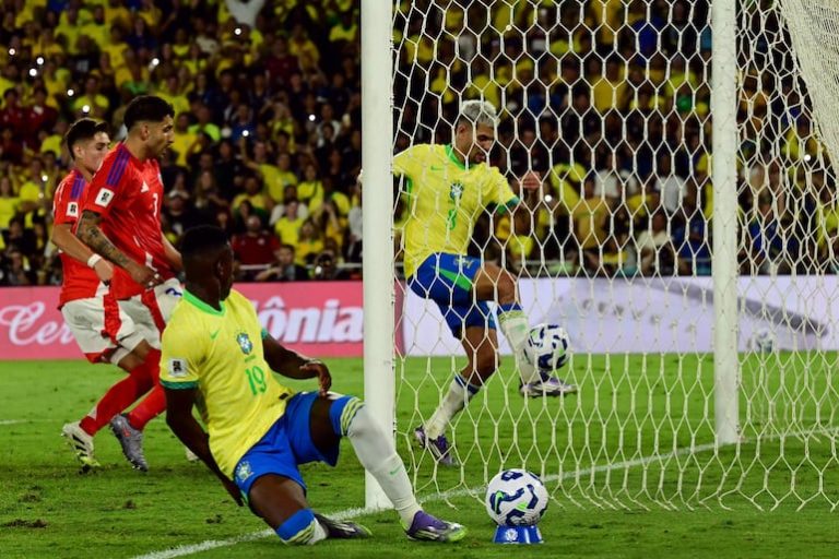 Brasil vence a Chile 3-0 y se posiciona en el