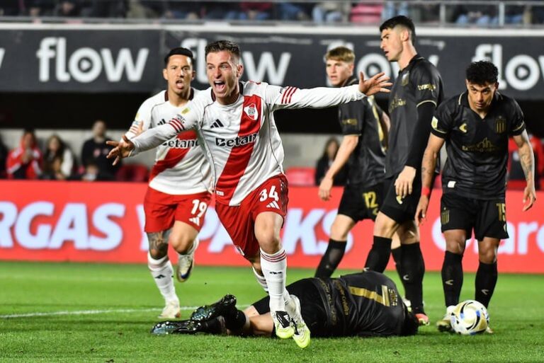 River Plate, con Galarza, supera a Estudiantes de Arzamendia – Fútbol Argentino.