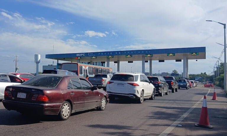 Tránsito lento pero fluido en ruta PY02 tras feriado.