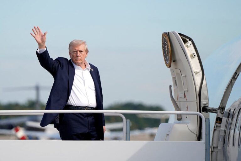Trump amenaza a las nuevas represalias contra sus adversarios después de la imputación del ex director del FBI