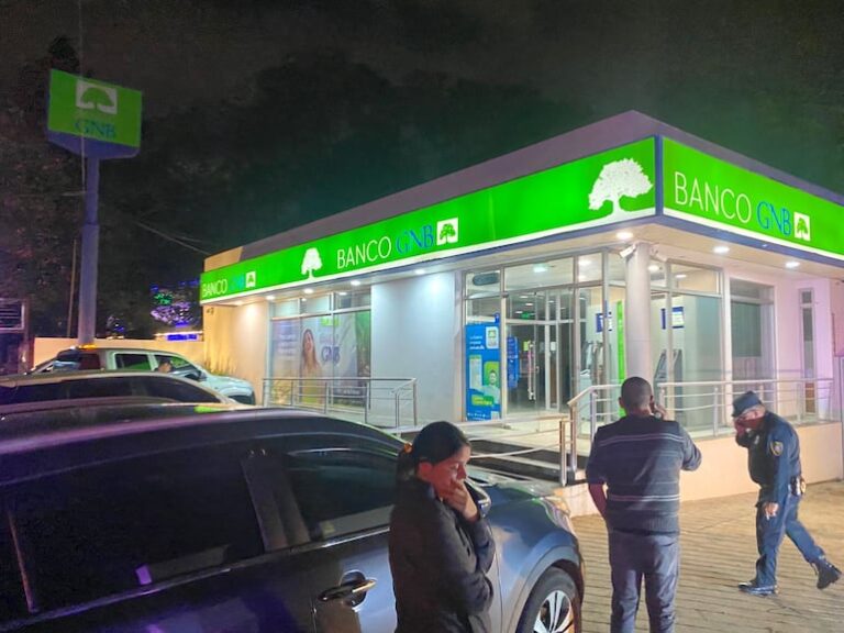 Villa Elisa: intentan asaltar banco cavando un boquete.