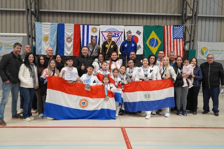Paraguayos destacan en Artes Marciales en Uruguay - Polideportivo