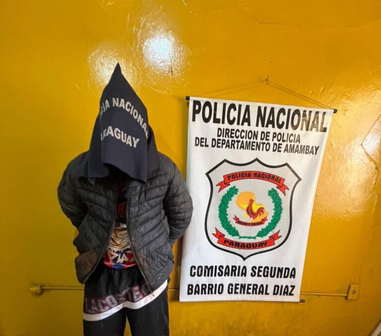 Detienen a hombre por asalto a mujer y objetos recuperados.