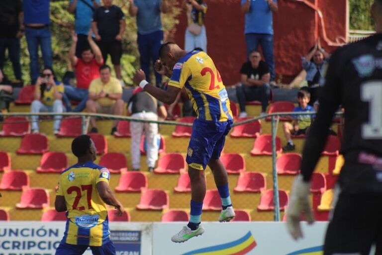 Carapeguá se enfrenta a Capiatá: Horario del partido y dónde sintonizar – Fútbol de Intermedia.