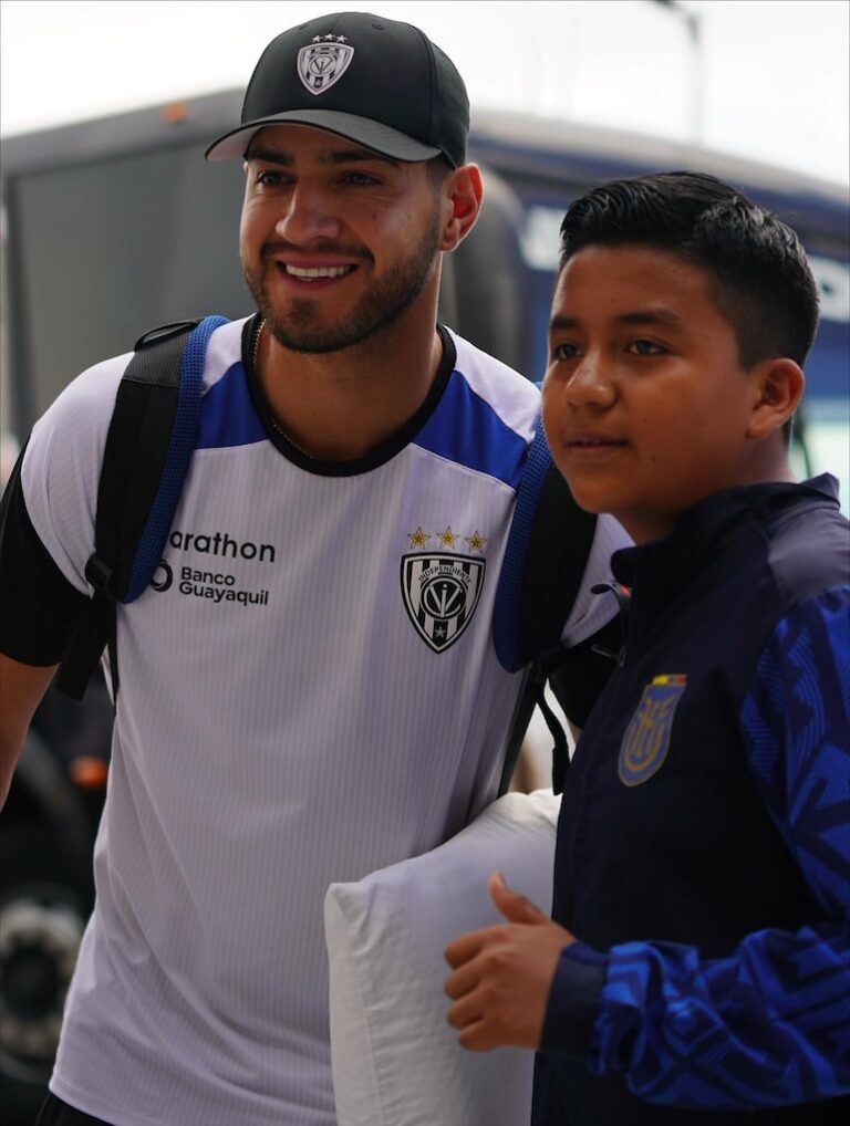 El IDV de Luis Zárate se dirige a Brasil con el objetivo de alcanzar la final de la Sudamericana – Fútbol Internacional