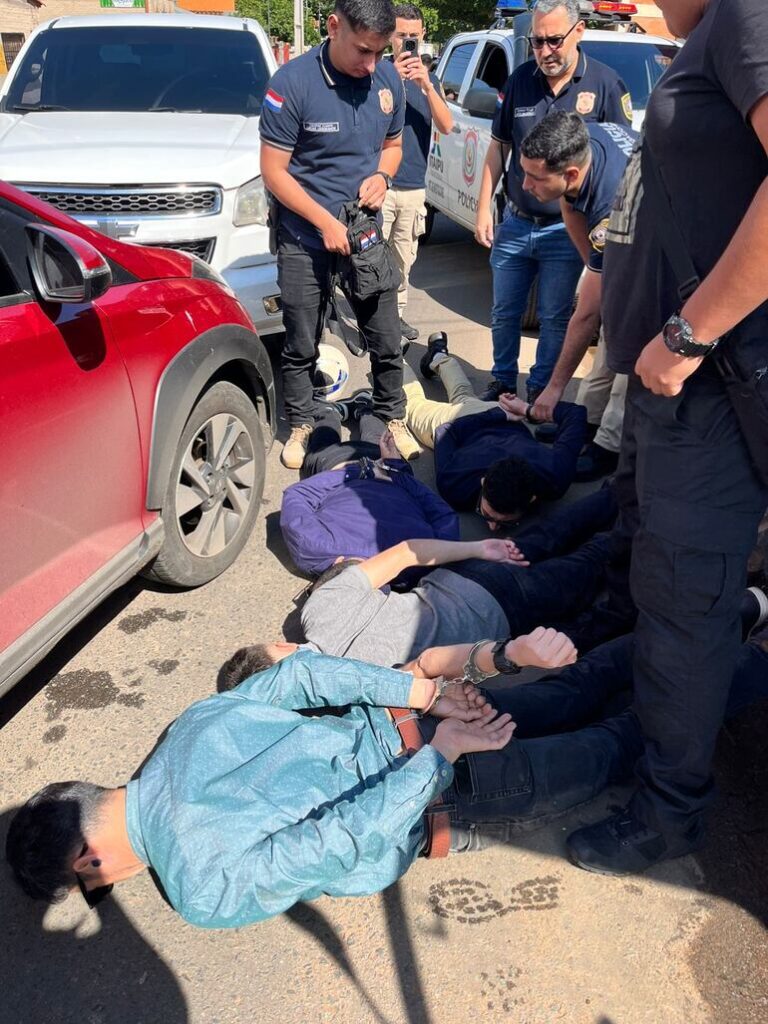 Cuatro sospechosos de robo en Chile, dos evitan prisión.