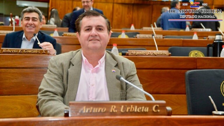 Diputado Urbieta se distancia de la sobrina de «Lalo» Gomes.