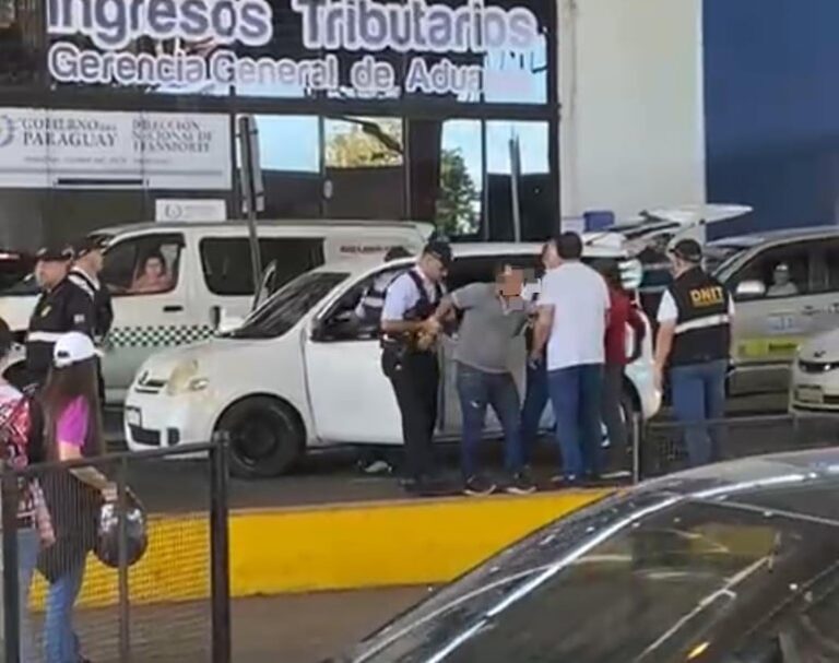 Fiscal libera al conductor detenido por marinos en puente.