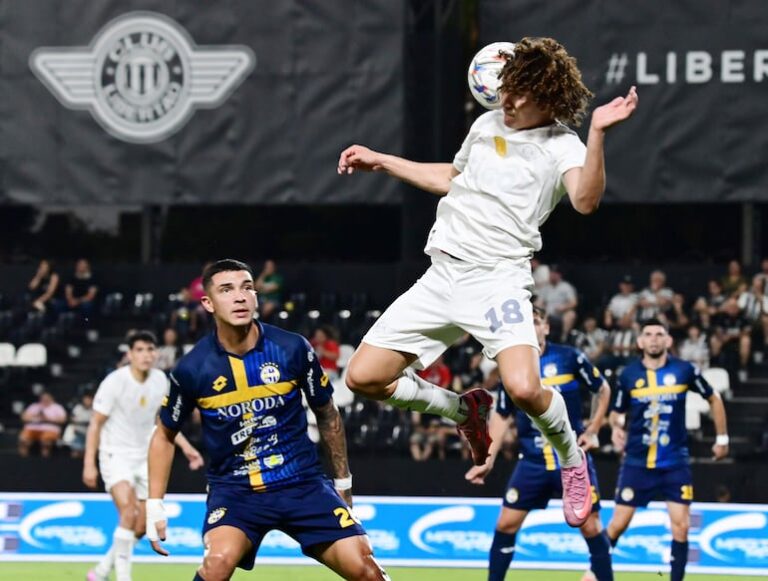 Libertad 0 – Trinidense 0: Partido sin goles en La Huerta – Fútbol