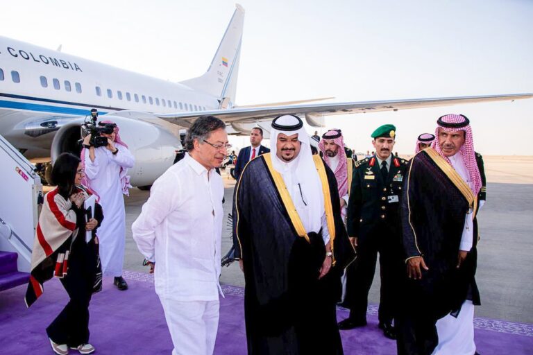 La escala del avión de Gustavo Petro en España que materializó los efectos de las sanciones del Tesoro de EE.UU.