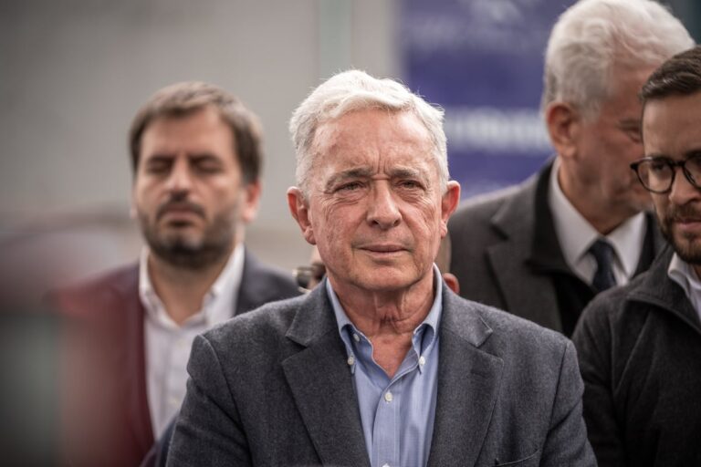 La sentencia de segunda instancia de Álvaro Uribe, en vivo | La Corte absuelve al expresidente por soborno a testigos y en la primera causa por fraude procesal
