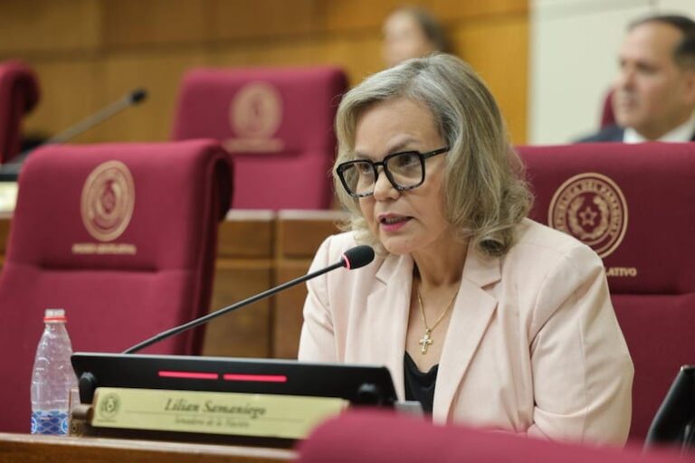 Lilian Samaniego esquivó comentar sobre Cartes y ANR.