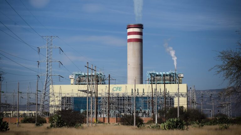México trabaja para solucionar la escasez eléctrica que ancla su manufactura