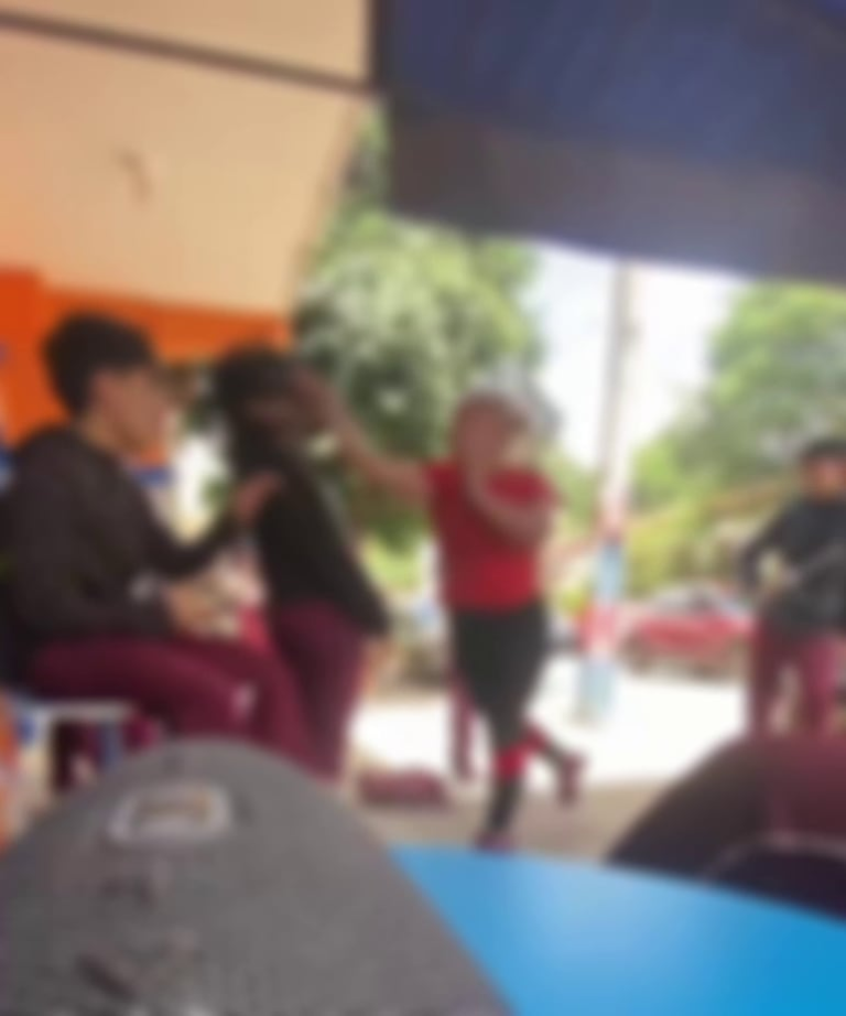 Mujer detenida por agredir a alumna en San Lorenzo.