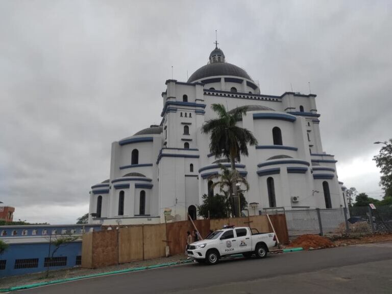 Renovación de la Basílica de Caacupé para festividad mariana.