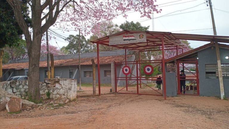 Revuelo en cárcel de Emboscada tras asesinato militar.