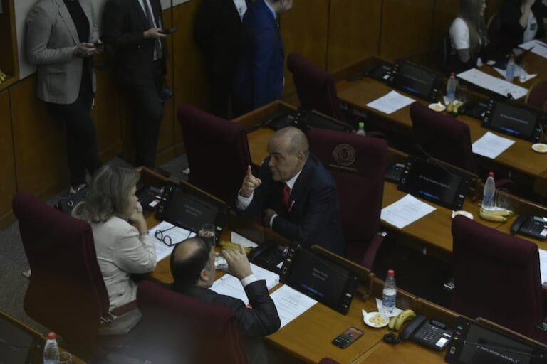 Senado convoca a ministro Riera y comandante policial a café.