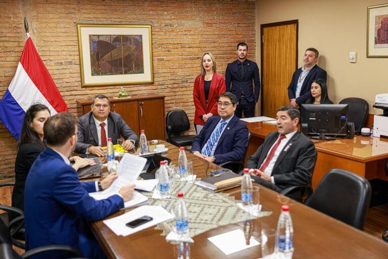 Senado discutirá ley de protección de datos personales mañana.