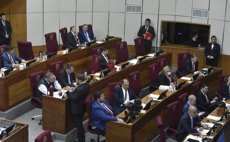Senado respalda represión contra Gen Z y evita interpelar a Riera.
