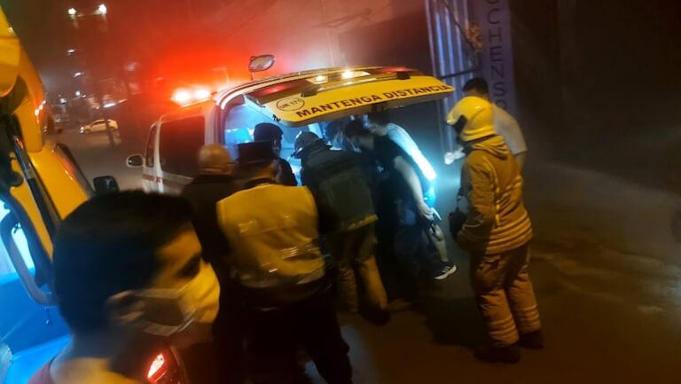 Tensión en Ciudad del Este: incendio y personas atrapadas.