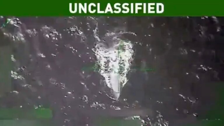 Tras los pasos del colombiano que sobrevivió al bombardeo de Trump a un narcosubmarino