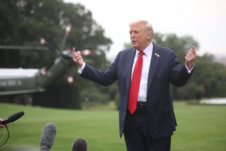 Trump le pide a Israel que ponga fin a «inmediatamente» los bombardeos en Gaza