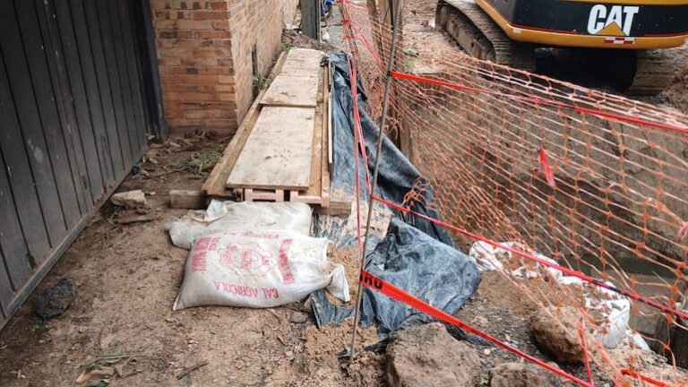 Vecinos alertan sobre inseguridad en área de obra Santo Domingo.