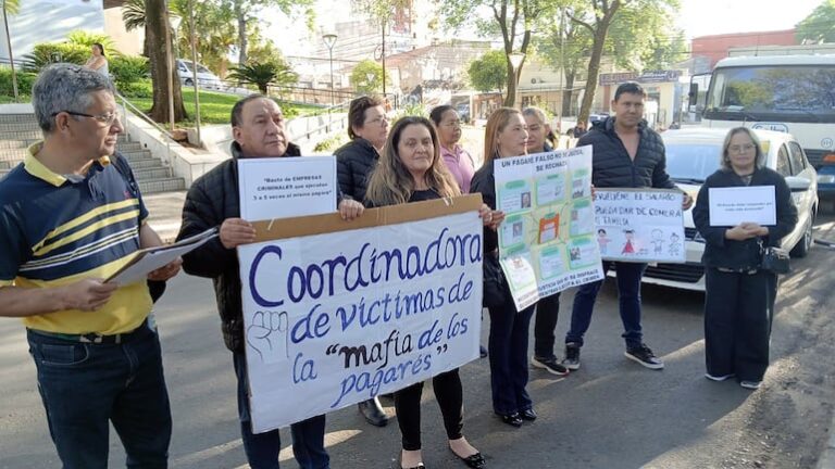 Víctimas denuncian presiones de abogados en mafia de pagarés.