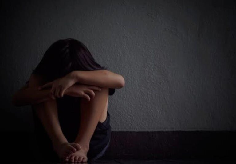 Niña de 10 años confiesa en carta a docente abuso paterno.