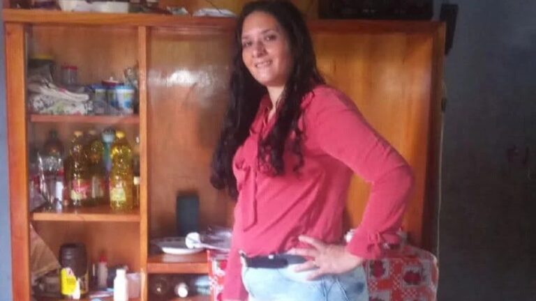 Mujer fallece y su hijo queda grave tras accidente en Bella Vista Norte.